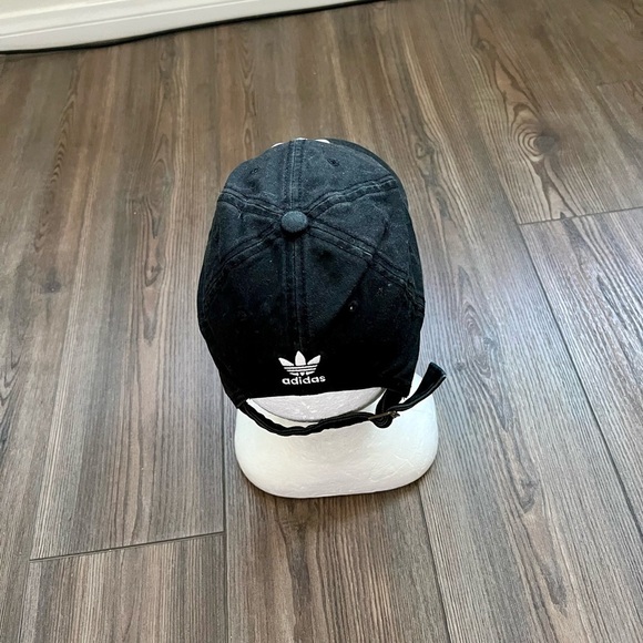 Adidas Classic Black Hat with White Emblem - Picture 4 of 9